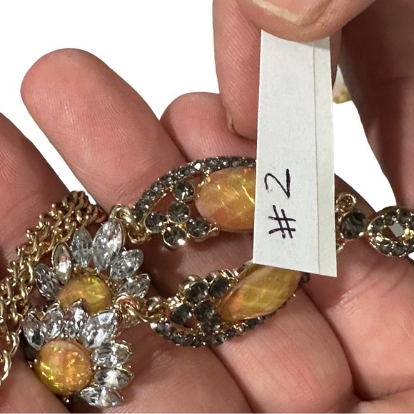 Elegant Gold Tone 5 Glass Pendants Flowers Half Moons Tear Drop Necklace 20” EUC - Picture 10 of 10